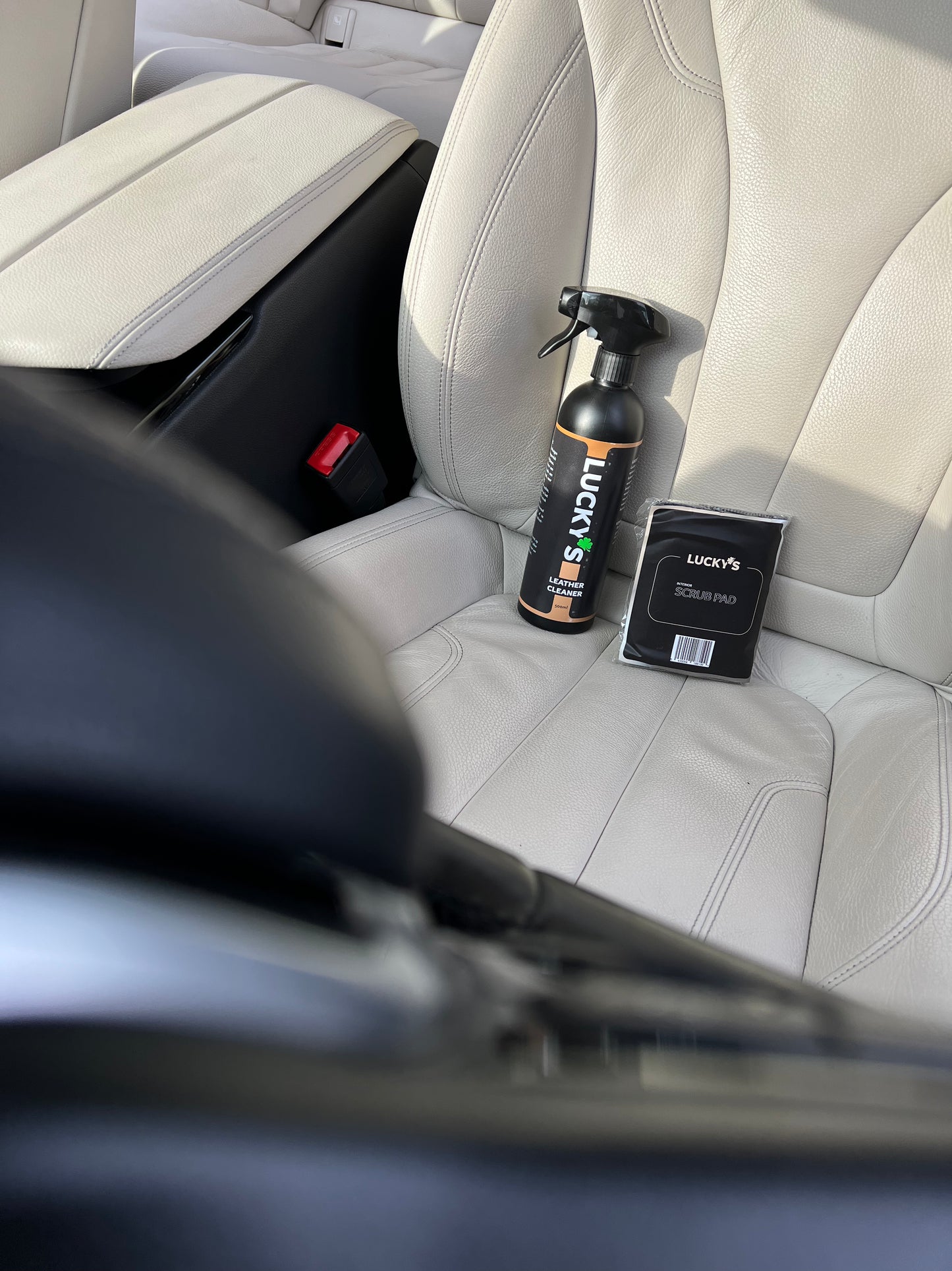 Leather cleaner - 500ml-Leather cleaner-Lucky’s car care Lucky’s Leather Cleaner and Scrub Pad placed on a white leather seat – the perfect duo for deep cleaning and restoring leather surfaces. The powerful yet gentle leather cleaner removes dirt and stains, while the soft scrub pad lifts grime without damaging the material. Ideal for maintaining bright, fresh, and well-protected leather seats.