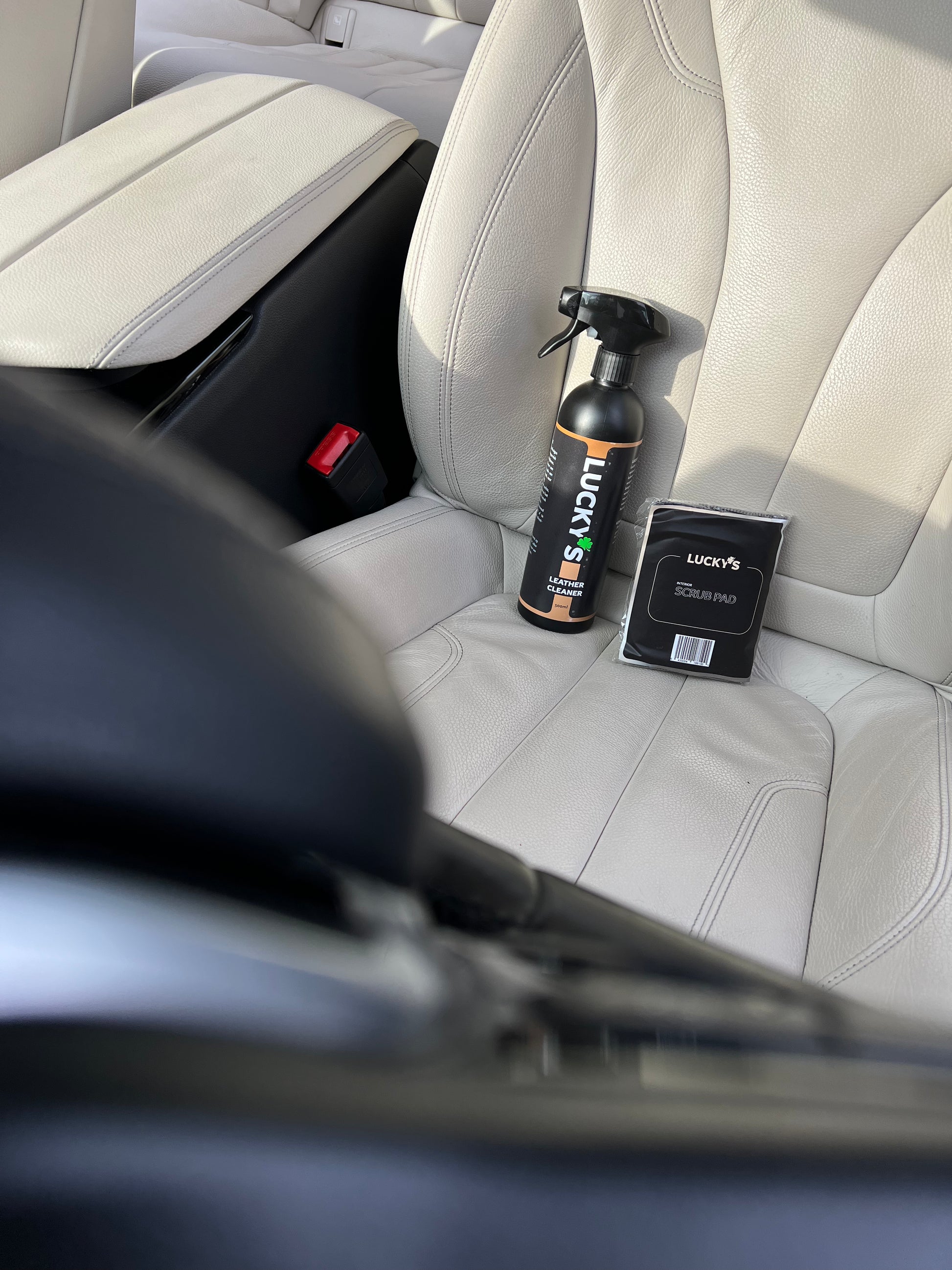 Leather cleaner - 500ml-Leather cleaner-Lucky’s car care Lucky’s Leather Cleaner and Scrub Pad placed on a white leather seat – the perfect duo for deep cleaning and restoring leather surfaces. The powerful yet gentle leather cleaner removes dirt and stains, while the soft scrub pad lifts grime without damaging the material. Ideal for maintaining bright, fresh, and well-protected leather seats.