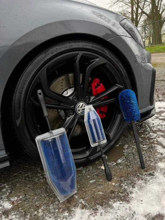 Set of blue wheel brushes, perfect for cleaning all types of car rims with ease and precision.